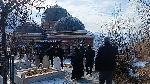 Ağrı'da Miraç Kandili'nde dualar Ahmed-i Hani türbesi'nde buluştu