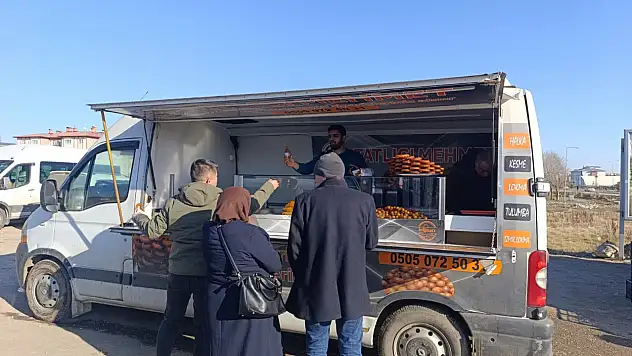 Ağrı'da mobil tatlı aracı dikkat çekiyor