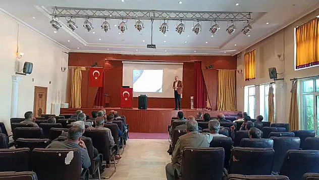 Ağrı'da muhtarlar sosyal hizmetler için bilgilendirildi