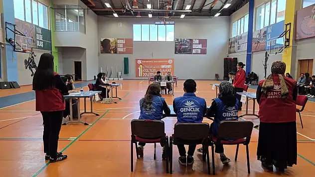 Ağrı'da münazara heyecanı başladı