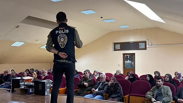 Ağrı'da öğrenci ve velilere siber suçlar ile dijital bağımlılık eğitimi