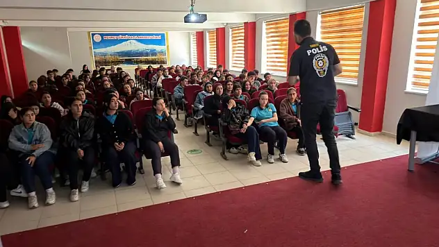 Ağrı'da öğrencilere 'Güvenli İnternet' seferberliği