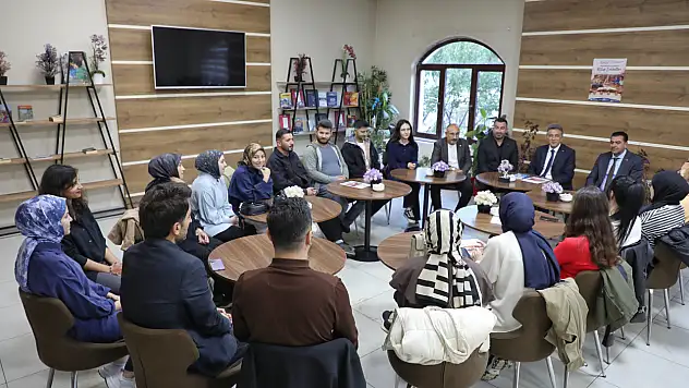 Ağrı'da öğretmenler kitapların dünyasında buluştu