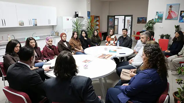 Ağrı'da öğretmenler kitapların etrafında buluştu