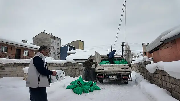 Ağrı'da onlarca haneye 40 ton kömür ulaştırıldı