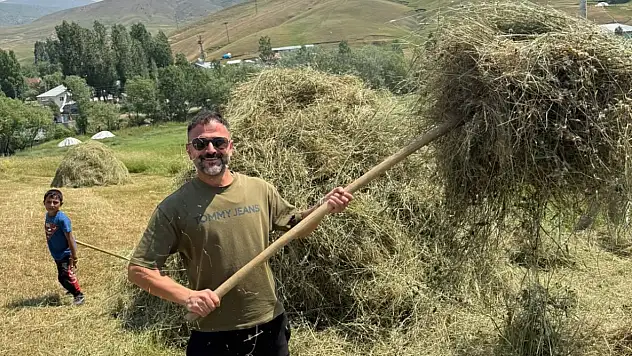 Ağrı'da ot biçme mesaisi başladı! Gurbetçiler tarlalarına koştu
