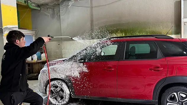 Ağrı'da oto yıkama sektörü baharın gelişiyle hareketlendi
