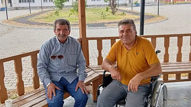 Ağrı'da özel bireylerle semaver başında sıcak buluşma