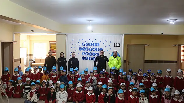 Ağrı'da polislerden miniklere anlamlı ziyaret