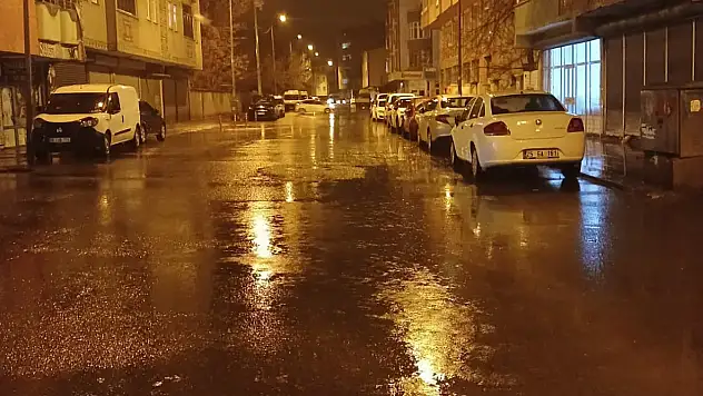 Ağrı'da sabah kar, gece sağanak