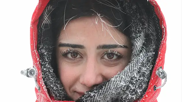 Ağrı'da sabahın erken saatlerinde kırağı ve sis etkili oldu