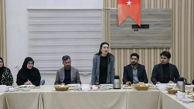 Ağrı'da sahur buluşması: Vekil Kilerci gönülleri birleştirdi
