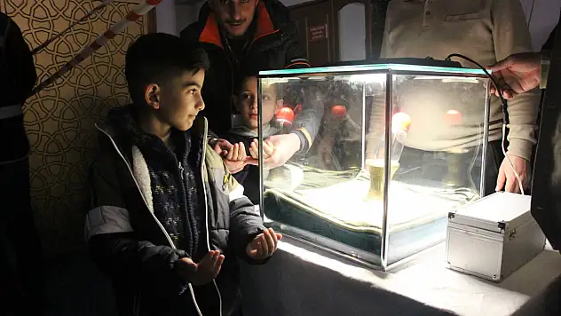 Ağrı'da Sakal-ı Şerif ziyareti için uzun kuyruklar oluştu