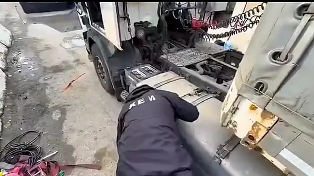 Ağrı'da savaş bölgesinden gelen tırda zehir operasyonu
