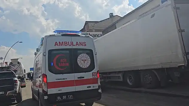 Ağrı'da şehir trafiği kilitlendi, ambulans dakikalarca yol bekledi