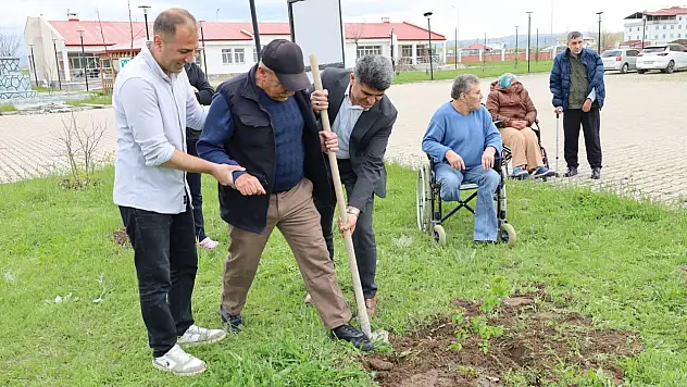 Ağrı'da Şehit anneleri ve engellilerle fidan dikim etkinliği düzenlendi