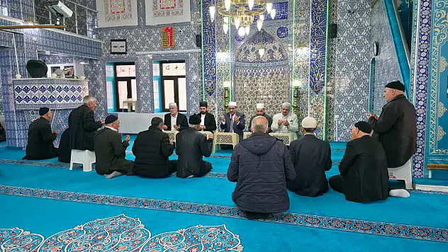 Ağrı'da Şevval ayı umre kafilesi dualarla uğurlandı