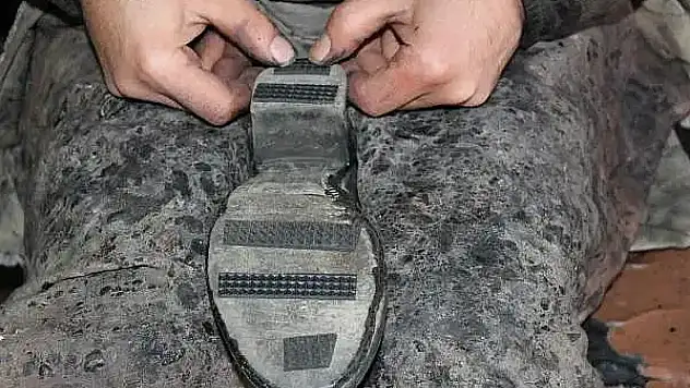 Ağrı'da soğuk hava ayakkabı tamircilerinde hareketliliği artırdı