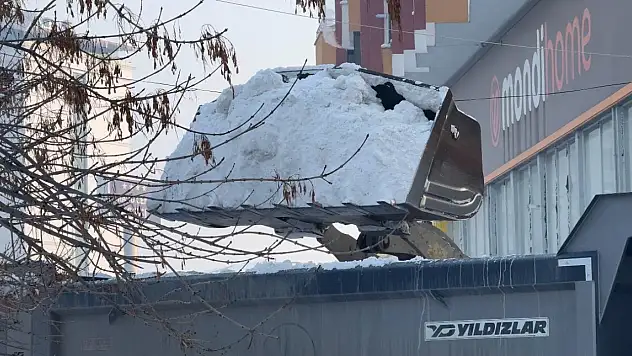 Ağrı'da sokak sokak kar mesaisi