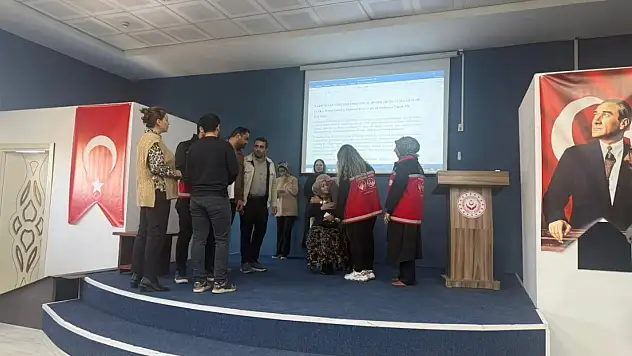 Ağrı'da sosyal hizmet personeli travma ve kriz yönetimini öğreniyor