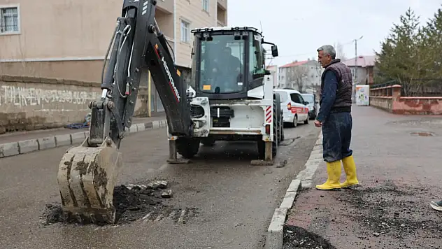 Ağrı'da su ve kanalizasyon çalışmaları sürüyor