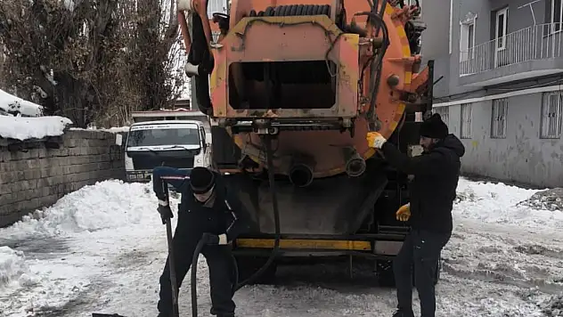 Ağrı'da su ve kanalizasyon ekipleri sahada
