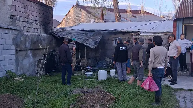 Ağrı'da tandırlık ve kömürlük yangını mahallede paniğe neden oldu