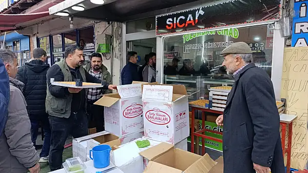 Ağrı'da tepsisi bin lira olan baklava kapış kapış gidiyor