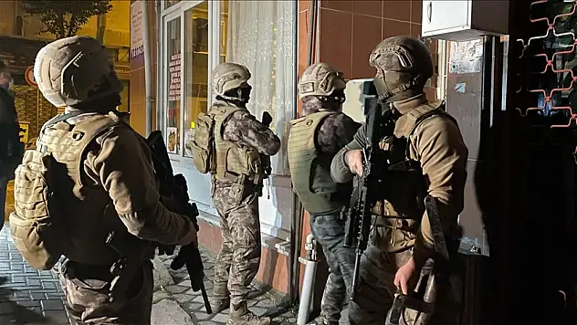 Ağrı'da tespit edilen tefecilere eş zamanlı operasyon