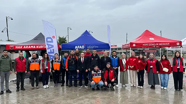 Ağrı'da tüm kamu kurumları ve okullarda eş zamanlı deprem tatbikatı yapıldı