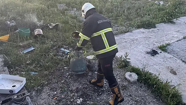 Ağrı'da tüpler patlamadan itfaiye yetişti