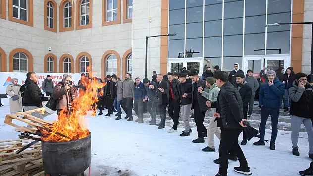 Ağrı'da üniversite öğrencileri final öncesi stres attı