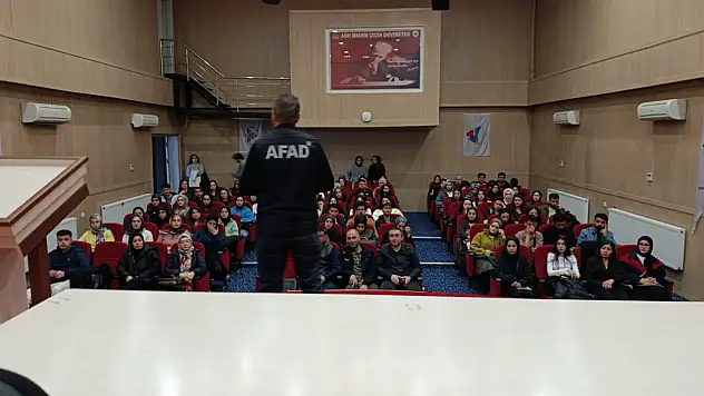 Ağrı'da üniversite öğrencilerine afet farkındalık eğitimleri verildi