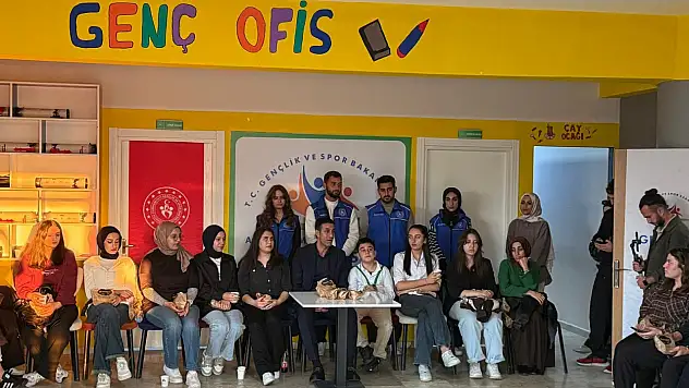Ağrı'da üniversiteli gençler yeni dönem için kolları sıvadı