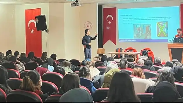 Ağrı'da üniversiteli gençlere AFAD eğitimi