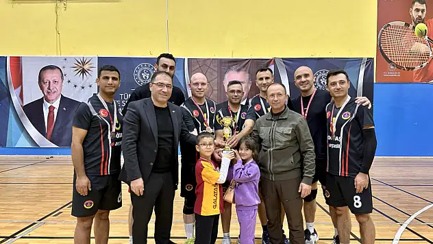 Ağrı'da voleybol turnuvasının şampiyonu İl Jandarma Komutanlığı oldu