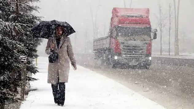 Ağrı'da yağış ve soğuk hava etkisini artırıyor
