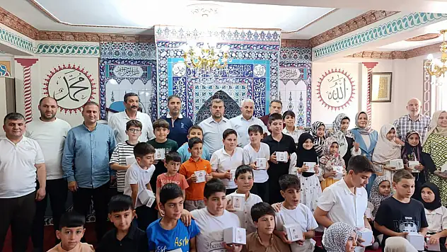 Ağrı'da yaz kur'an kursları miniklerin başarılarıyla taçlandı