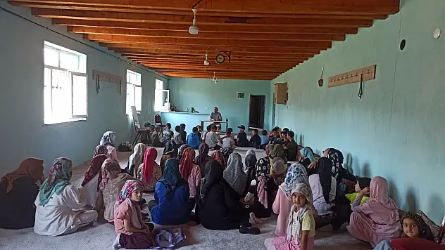 Ağrı'da yaz Kur'an kursu öğrencilerine çevre ahlakı ve akran nezaketi semineri verildi