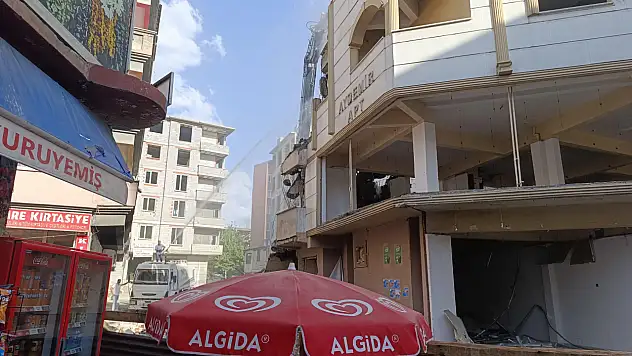 Ağrı'da yazın ortasında tozsuz yıkım şaşırttı