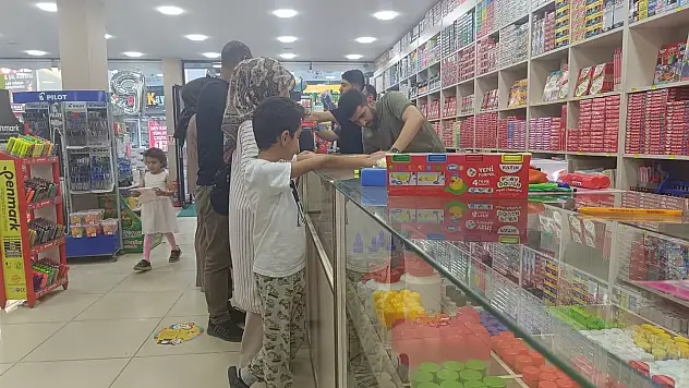 Ağrı'da yeni eğitim yılı öncesi alışveriş telaşı