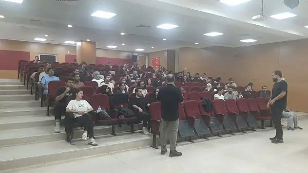 Ağrı'da yeni göreve başlayan hekimlere acil servis eğitimi verildi