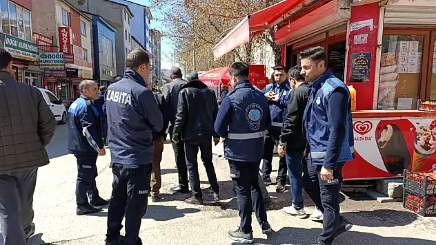 Ağrı'da zabıta ile esnaf arasında tansiyon yükseldi