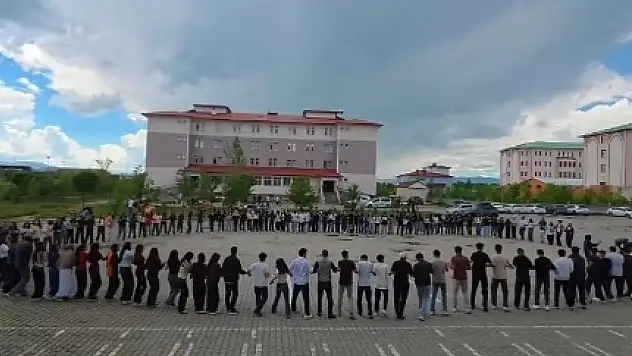 Ağrı Dağı Anadolu Lisesi'nde bahar şenliği coşkusu