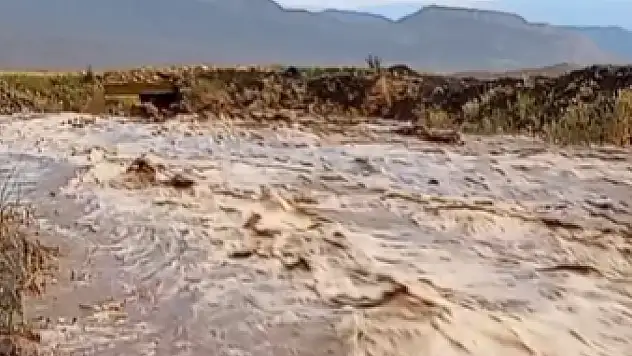 Ağrı Dağı eteklerinde sel paniği