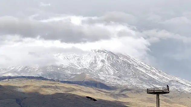 Ağrı Dağı'na kar yağdı, Zirve Paradise'de şömine sezonu açıldı
