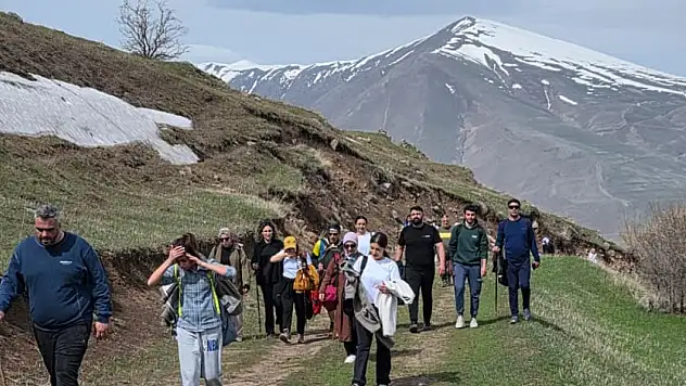 Ağrı Dağı'na tohum topları bıraktılar