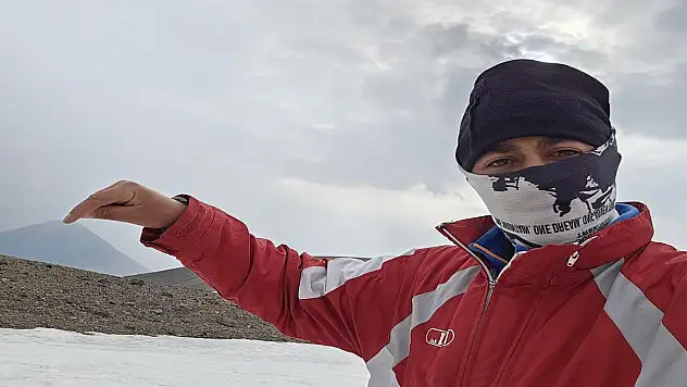 Ağrı Dağı'na yapılan yaz tırmanışları aralıksız sürüyor