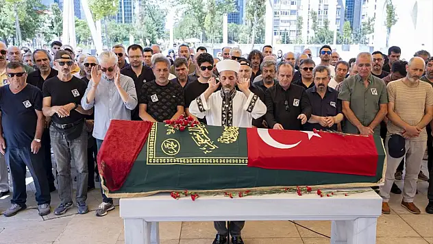 Ağrı Dağı'nda yaşamını yitiren dağcı son yolculuğuna uğurlandı