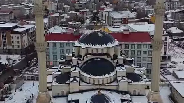 Ağrı'daki kar yağışı, Patnos'u beyaz örtüyle sarmaladı